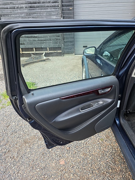 Volvo XC70 14 of 19