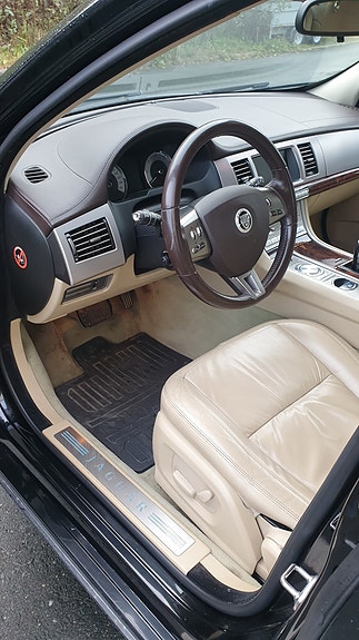 Jaguar XF 7 of 13