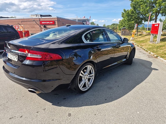 Jaguar XF 2 of 13