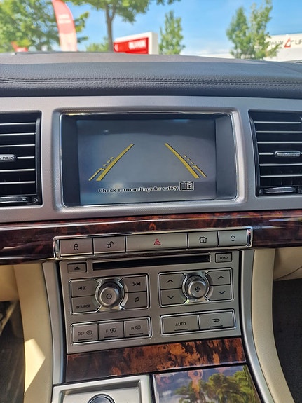 Jaguar XF 8 of 13