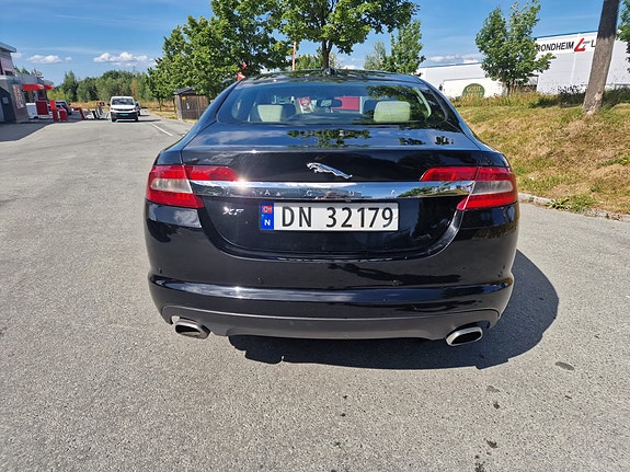 Jaguar XF 5 of 13