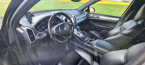 Porsche Cayenne 10 of 23