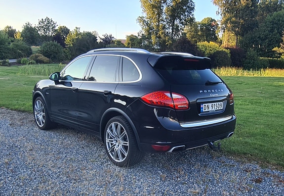 Porsche Cayenne 5 of 23