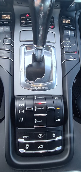 Porsche Cayenne 12 of 23