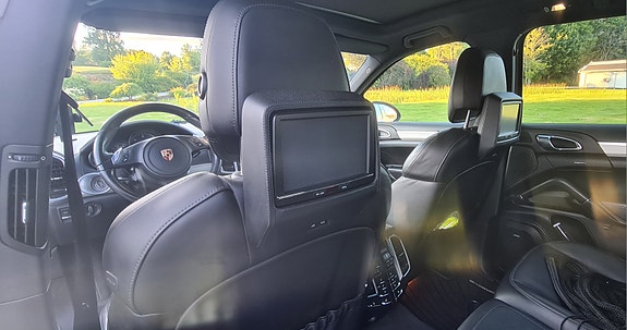 Porsche Cayenne 14 of 23
