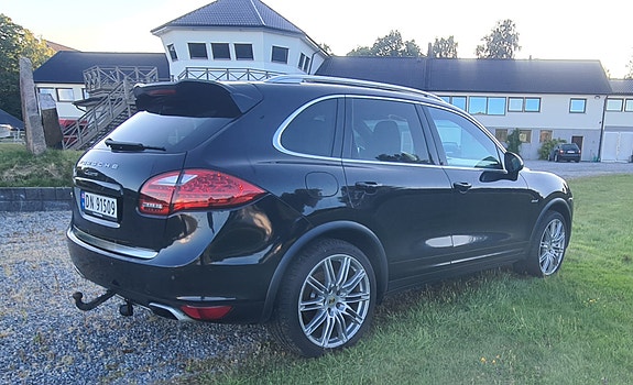 Porsche Cayenne 6 of 23