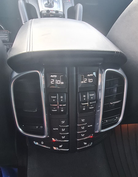 Porsche Cayenne 17 of 23