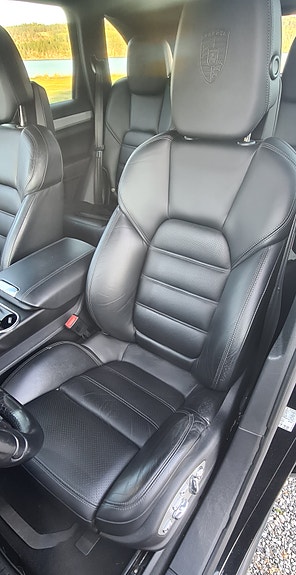 Porsche Cayenne 11 of 23