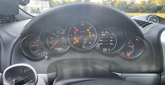 Porsche Cayenne 21 of 23