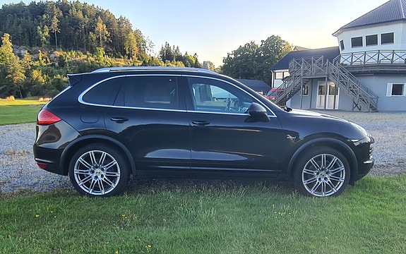 Porsche Cayenne 8 of 23
