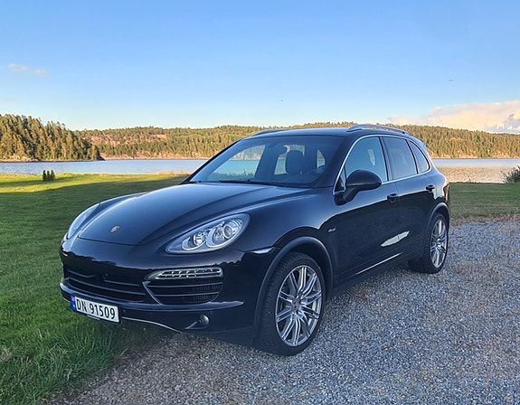 Porsche Cayenne 2 of 23