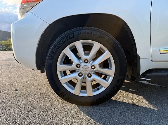 Toyota Land Cruiser 8 of 24