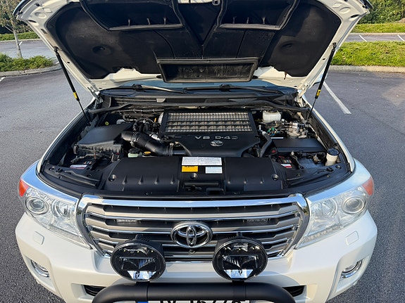 Toyota Land Cruiser 24 of 24