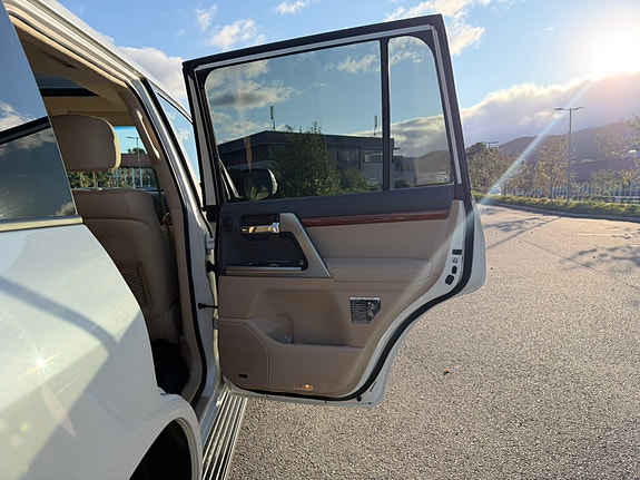 Toyota Land Cruiser 14 of 24