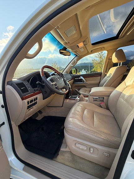 Toyota Land Cruiser 10 of 24
