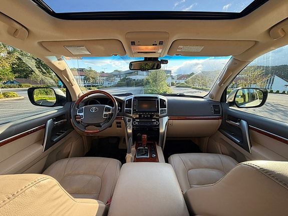 Toyota Land Cruiser 19 of 24