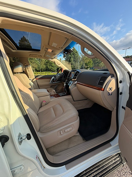 Toyota Land Cruiser 17 of 24