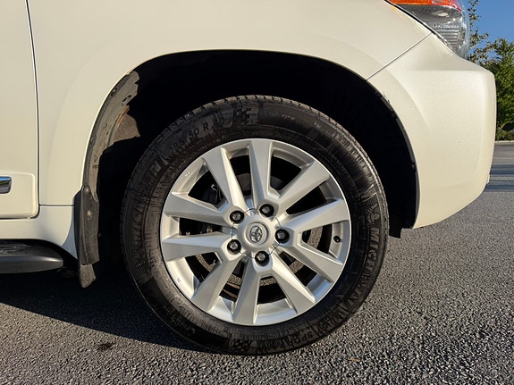 Toyota Land Cruiser 5 of 24