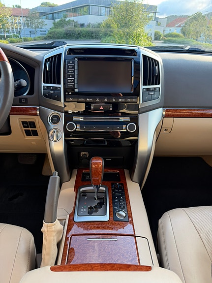 Toyota Land Cruiser 20 of 24