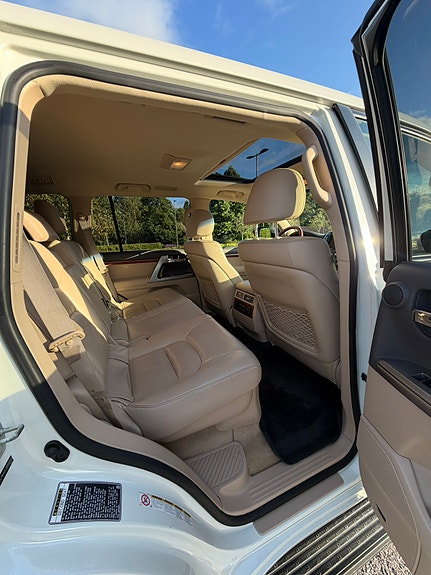 Toyota Land Cruiser 15 of 24