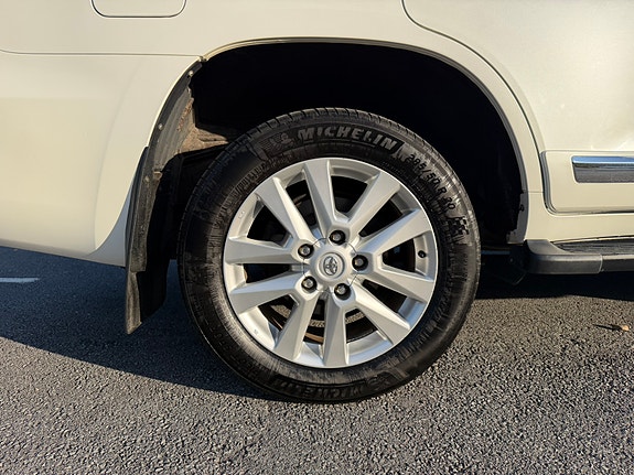 Toyota Land Cruiser 6 of 24