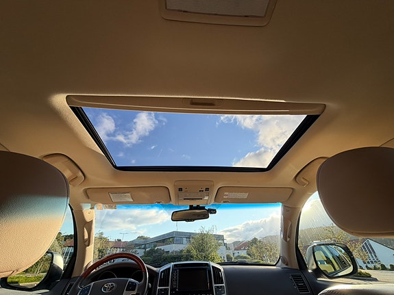 Toyota Land Cruiser 22 of 24