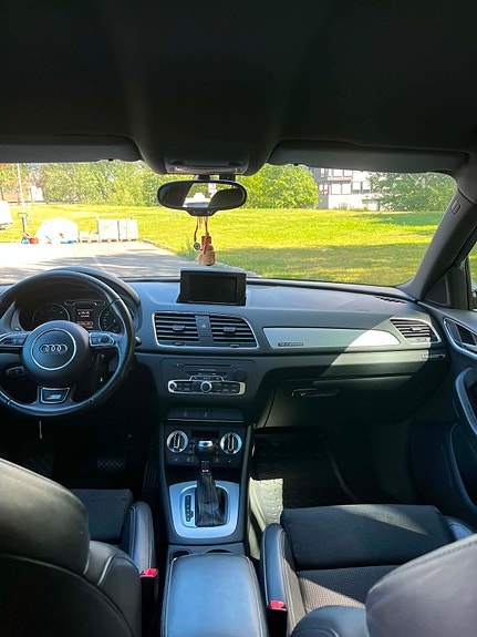 Audi Q3 2 of 16
