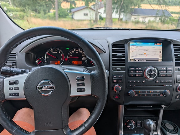 Nissan Pathfinder 6 of 12