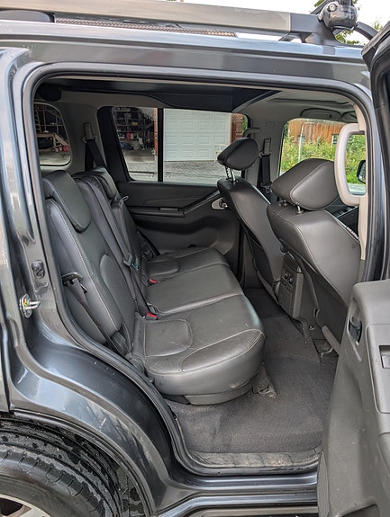 Nissan Pathfinder 10 of 12