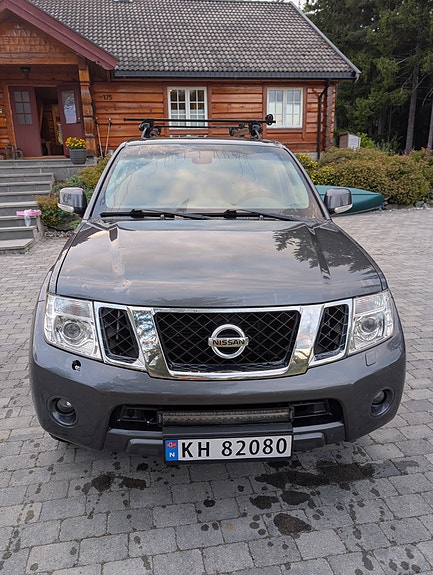 Nissan Pathfinder 3 of 12