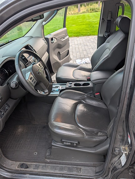 Nissan Pathfinder 7 of 12