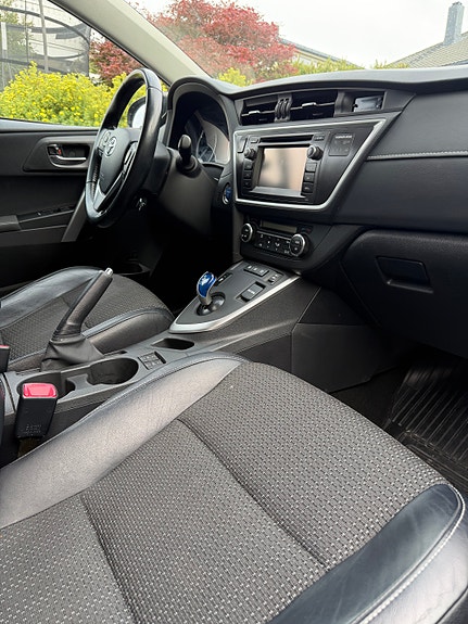 Toyota Auris 10 of 23
