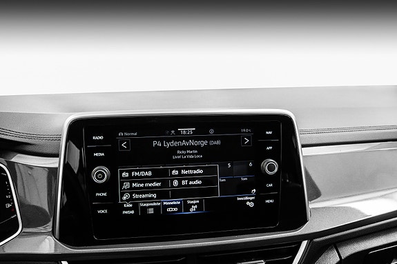 Volkswagen T-Roc 21 of 30