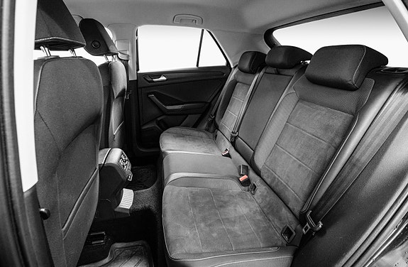 Volkswagen T-Roc 13 of 30