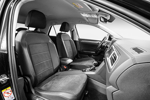 Volkswagen T-Roc 12 of 30