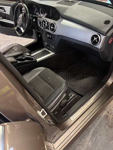 Mercedes-Benz GLK220 3 of 20