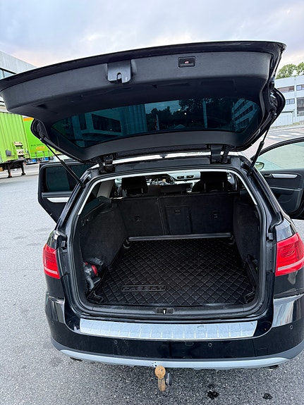 Volkswagen Passat 12 of 15