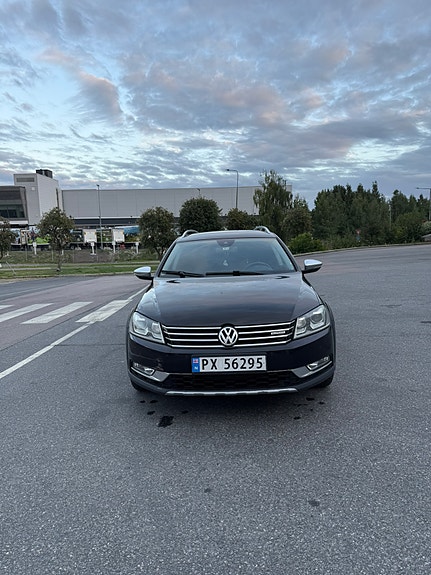 Volkswagen Passat 2 of 15