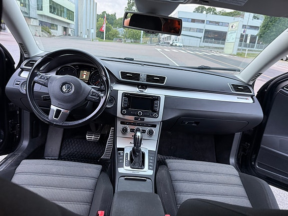 Volkswagen Passat 14 of 15