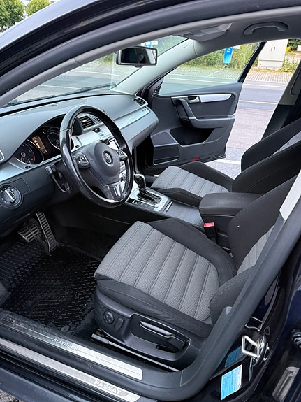 Volkswagen Passat 13 of 15