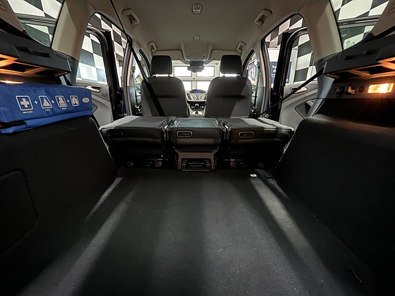 Ford C-Max 16 of 30