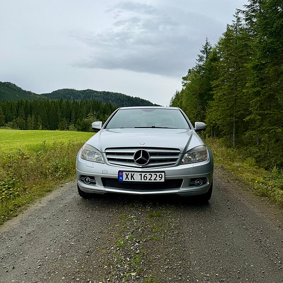 Mercedes-Benz C200 d 2 of 14