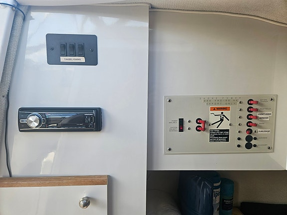 Maxum 2400 scr 12 of 22