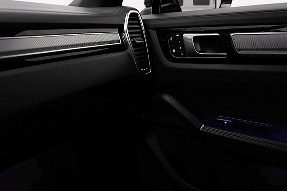 Porsche Cayenne 26 of 30