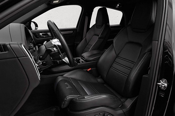 Porsche Cayenne 18 of 30