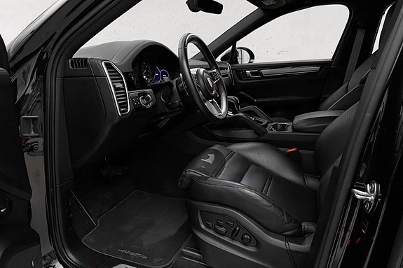 Porsche Cayenne 19 of 30