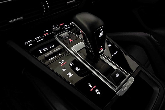 Porsche Cayenne 25 of 30