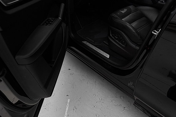 Porsche Cayenne 20 of 30