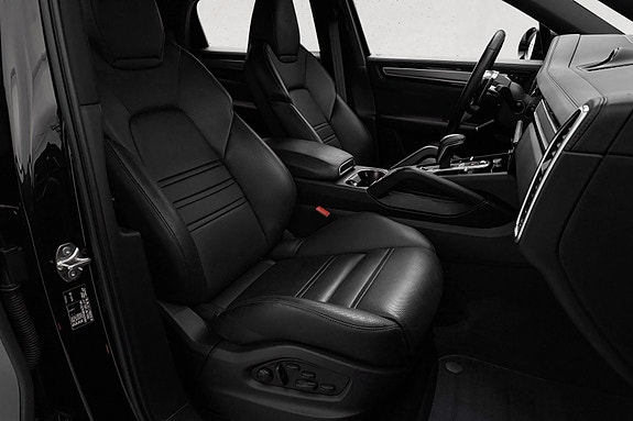 Porsche Cayenne 28 of 30