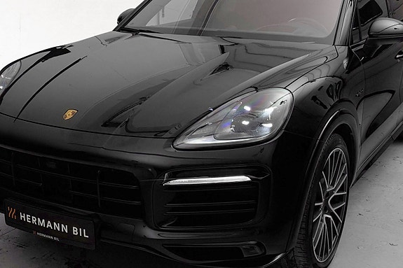 Porsche Cayenne 2 of 30